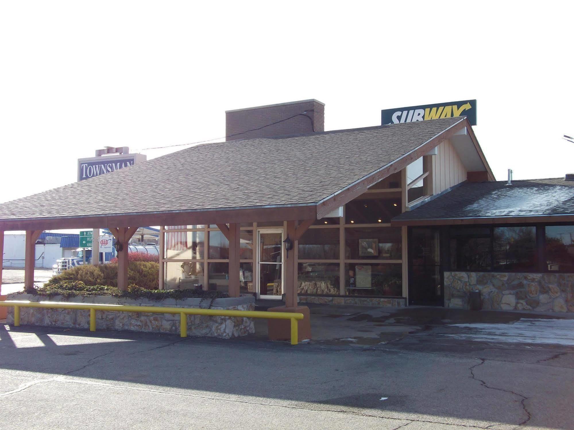 Townsman Inn Larned Extérieur photo