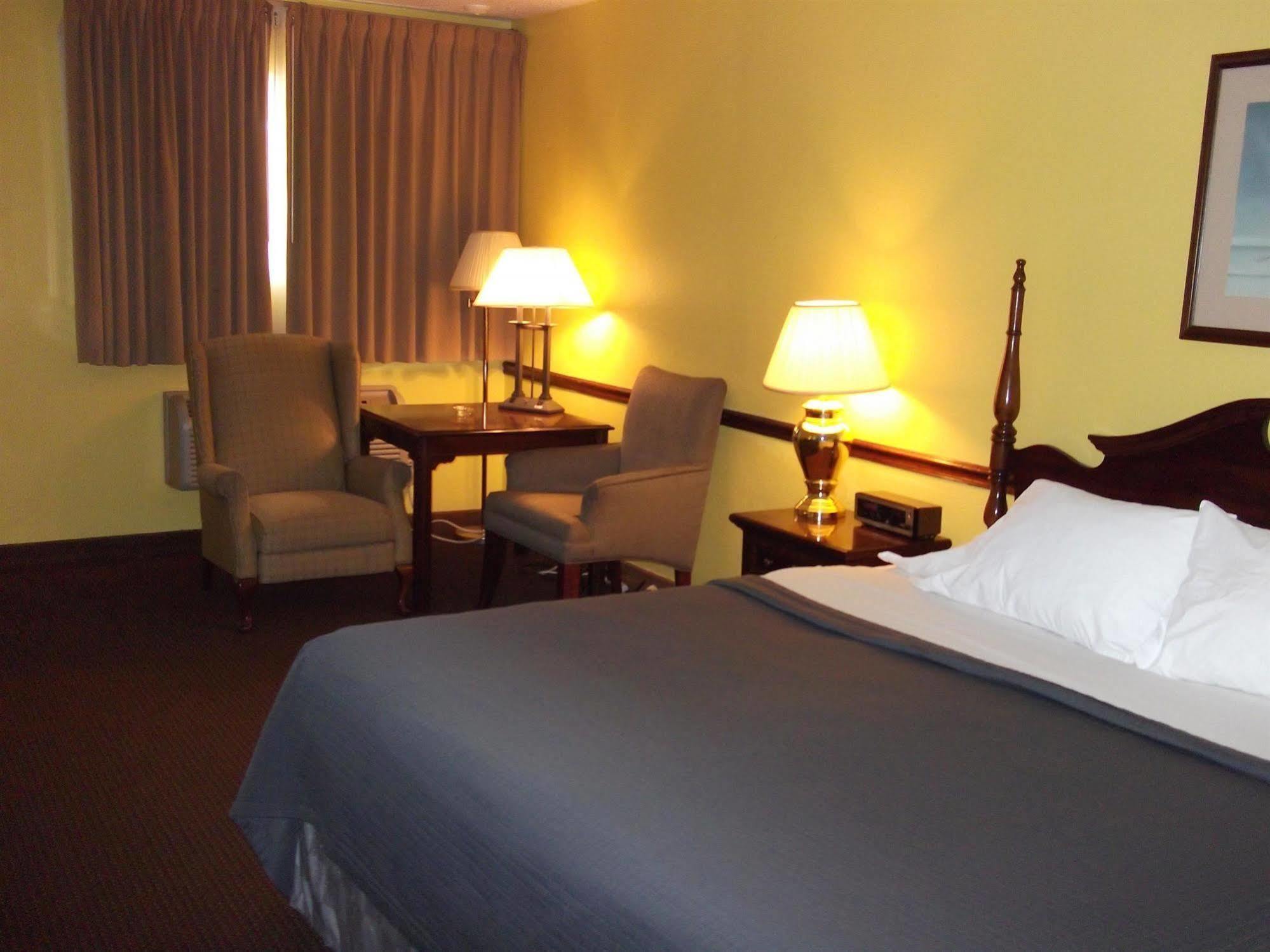 Townsman Inn Larned Extérieur photo