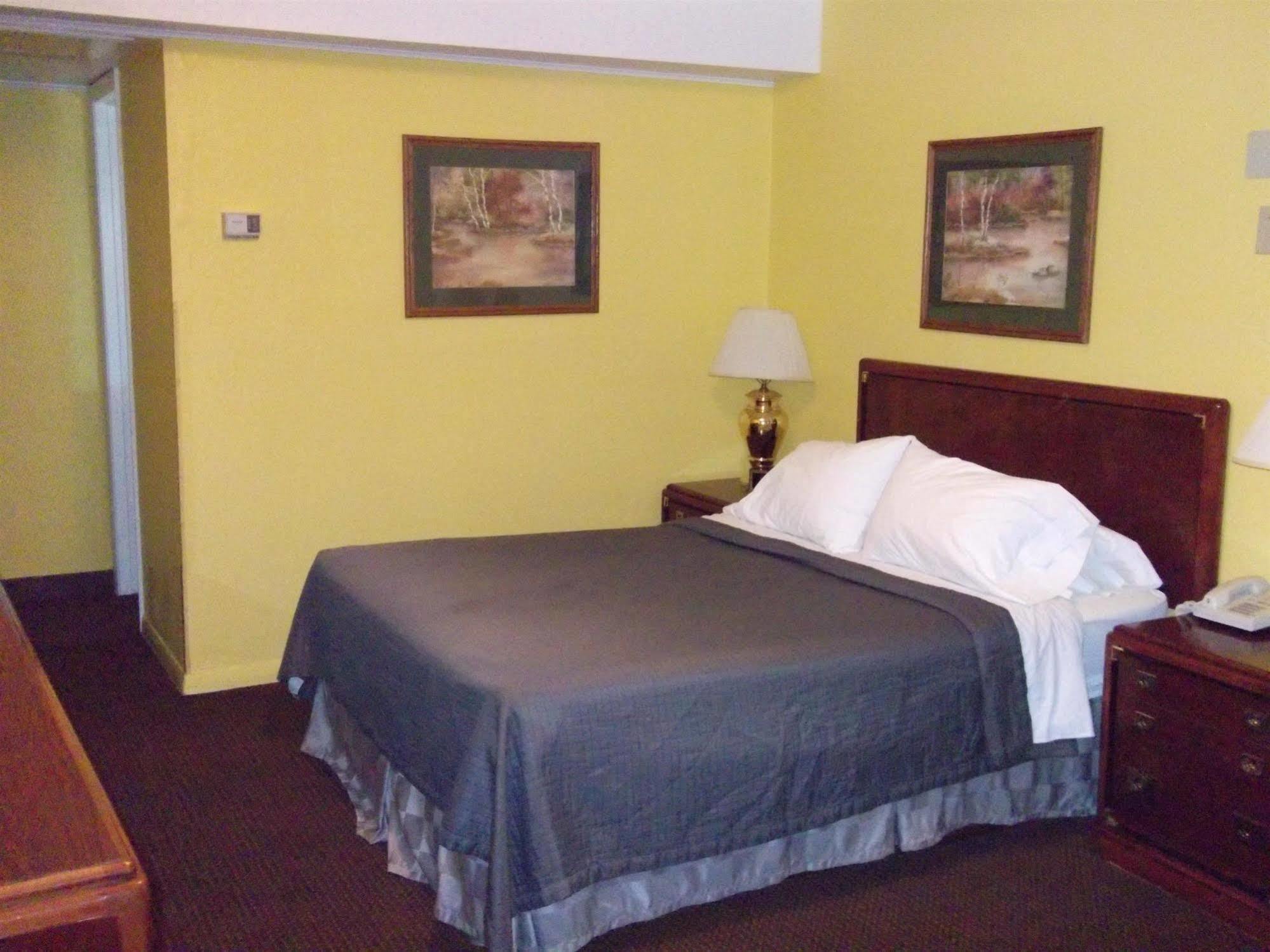Townsman Inn Larned Extérieur photo