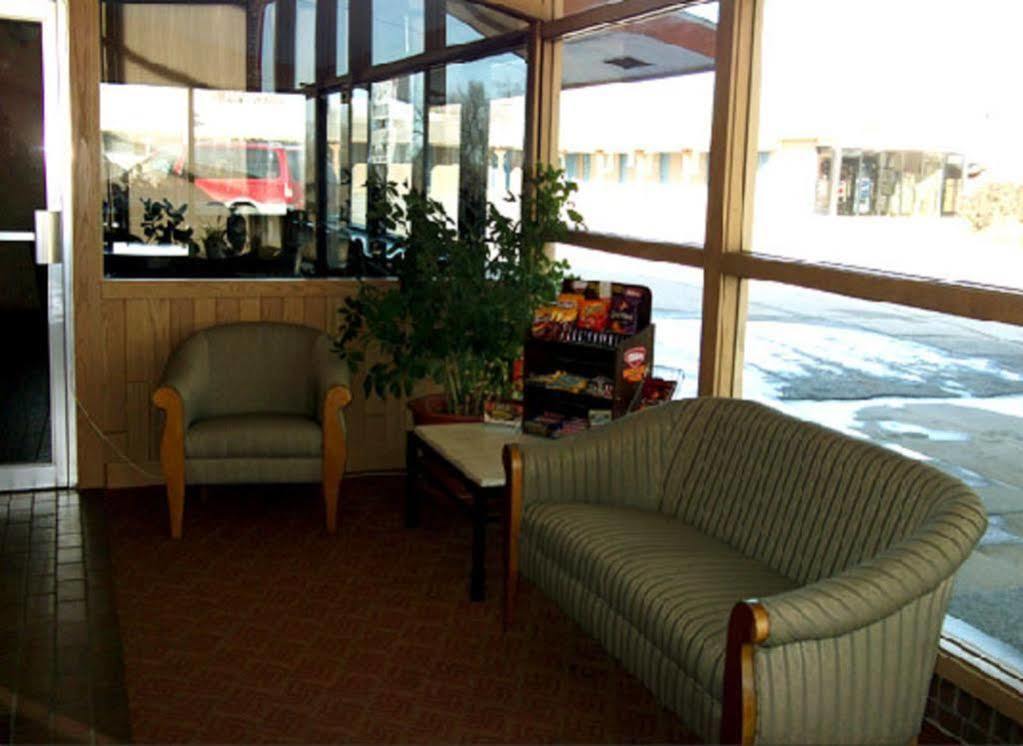Townsman Inn Larned Extérieur photo