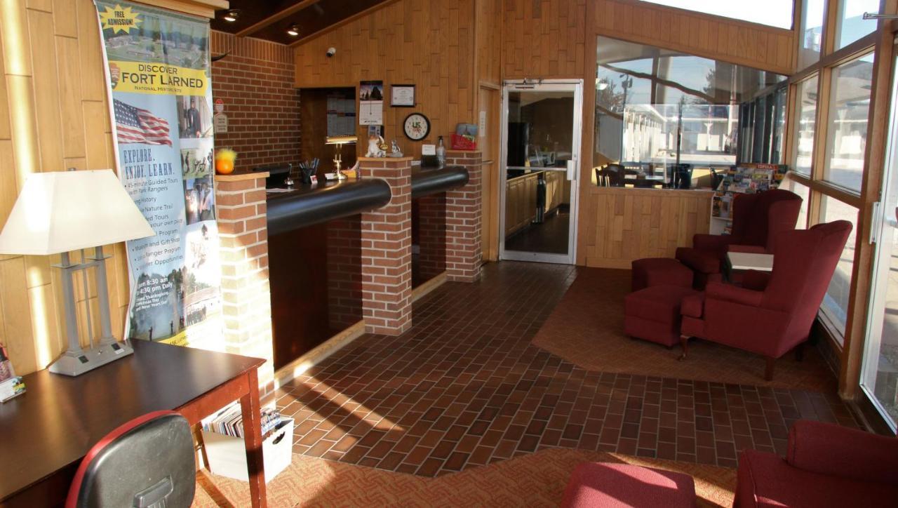 Townsman Inn Larned Extérieur photo