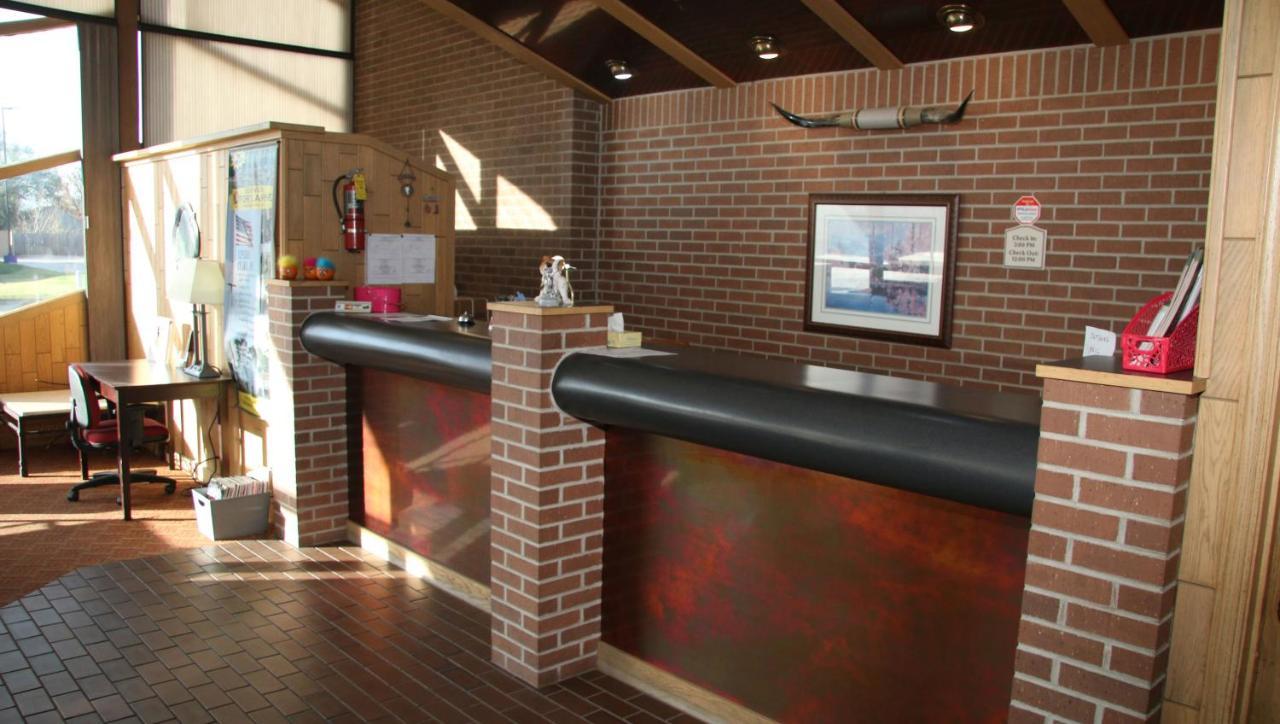 Townsman Inn Larned Extérieur photo